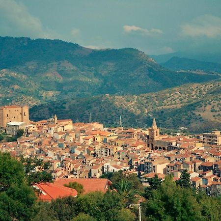 Casa Lucia Lejlighed Castelbuono  Eksteriør billede
