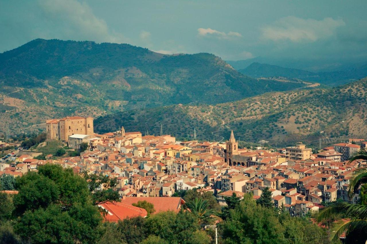 Casa Lucia Lejlighed Castelbuono  Eksteriør billede